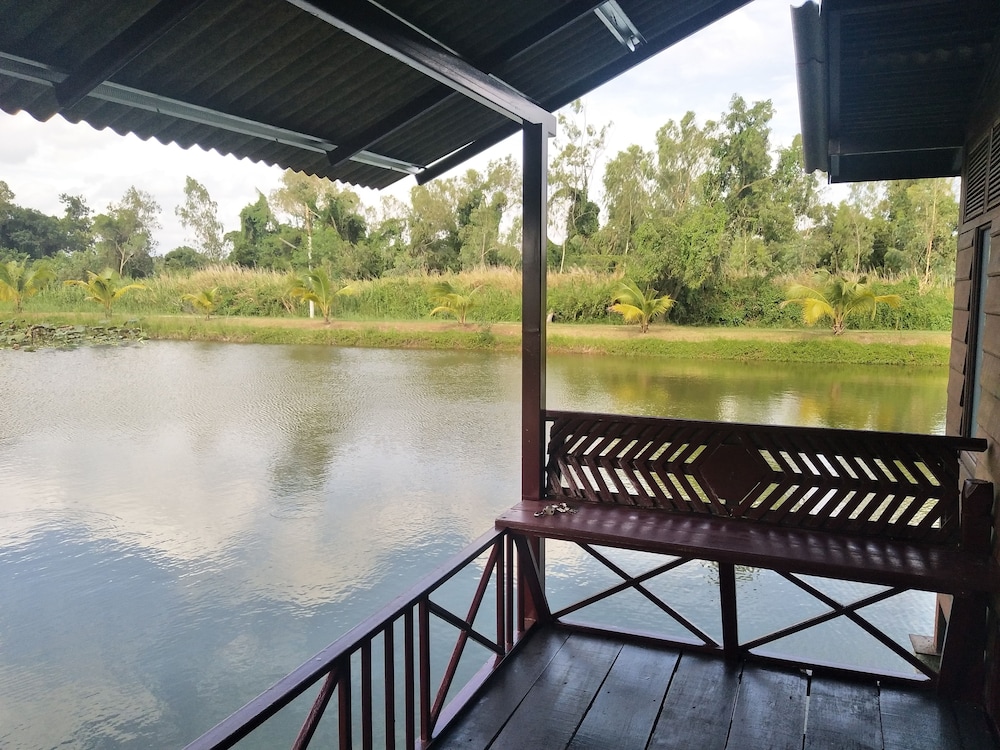 Sarocha Resort Rayong 11/28