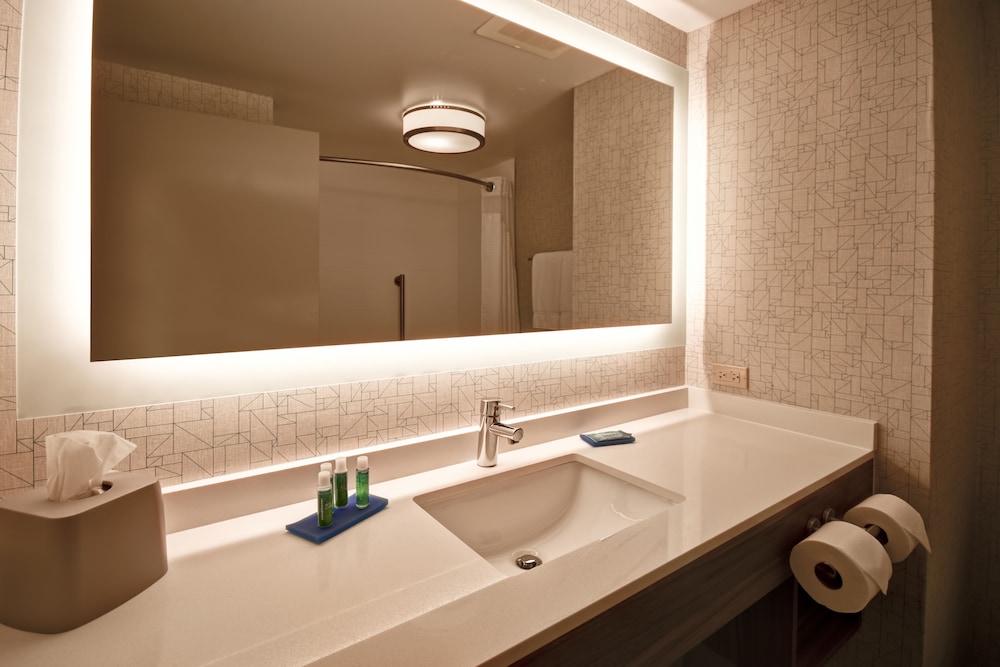 Holiday Inn Express Suites Schererville 20/57
