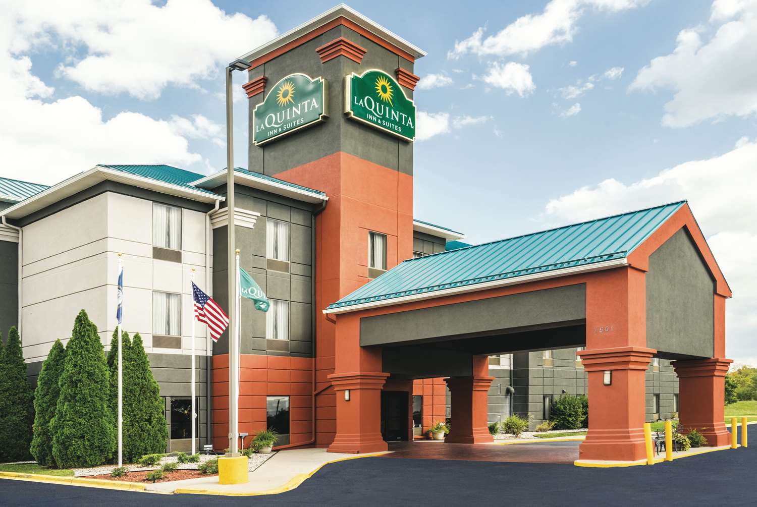 La Quinta Inn & Suites by Wyndham Louisville East 2/16