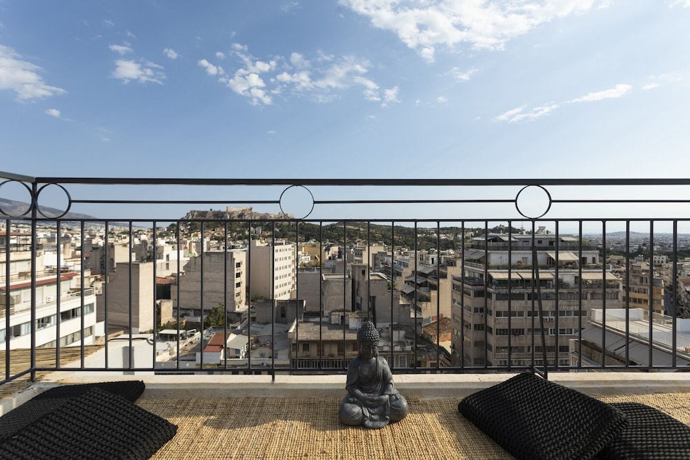 PLAY Theatrou Athens, a member of Brown Hotels 43/50