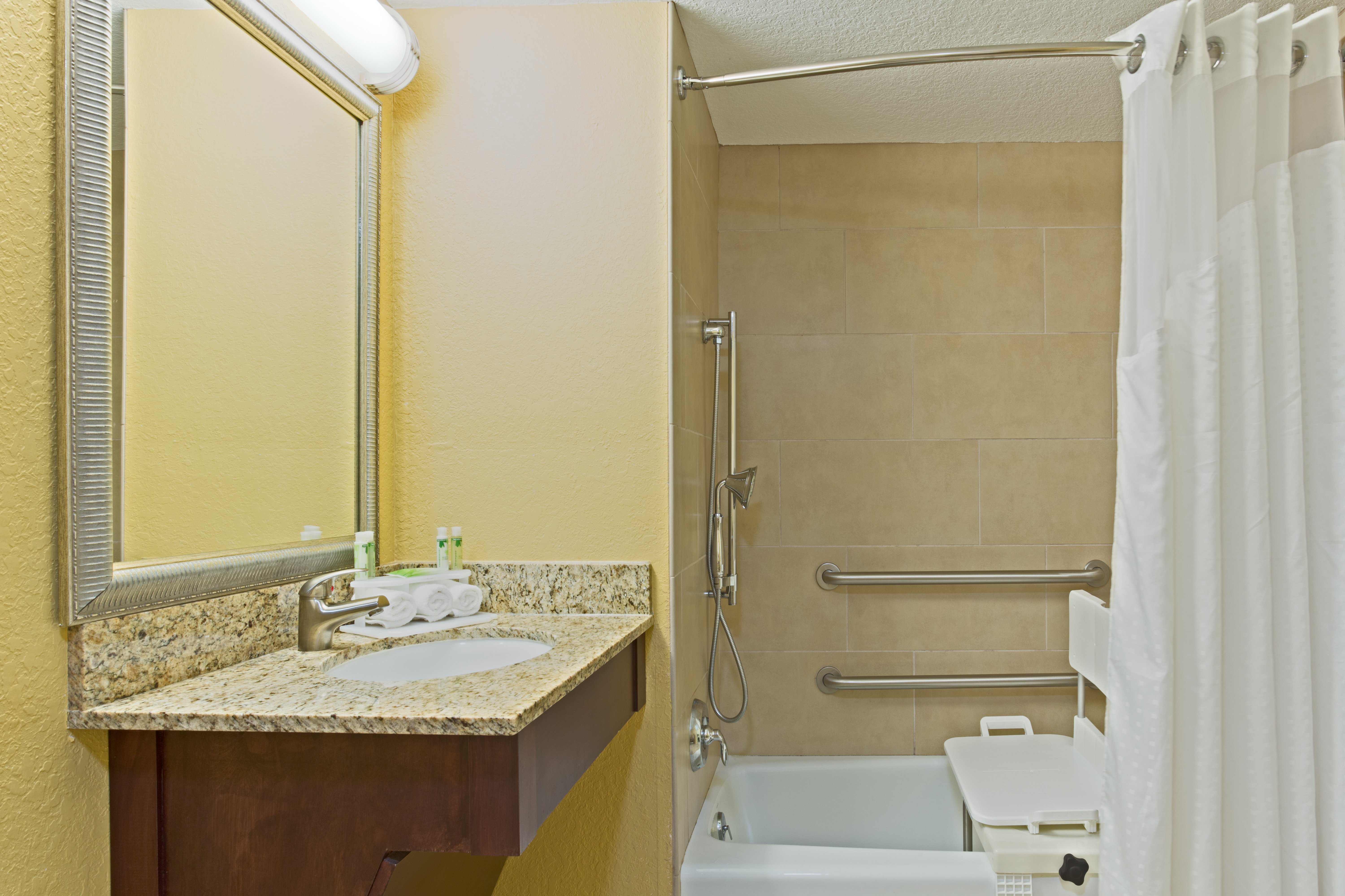 Holiday Inn Express Hotel Suites Ft Lauderdale N Exec Airport 76/76