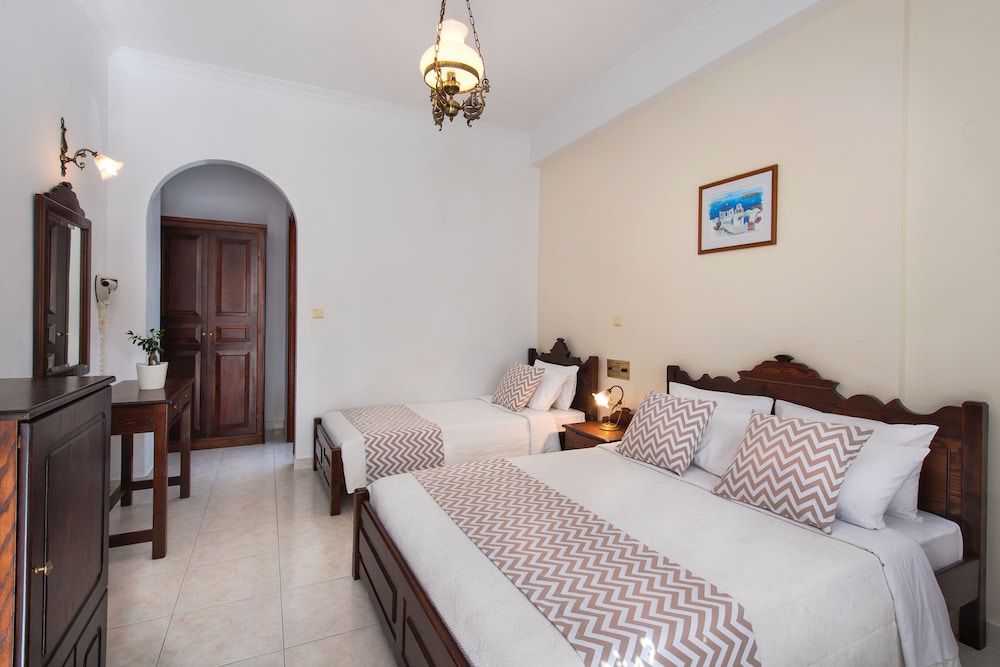 Astir Thira 8/57