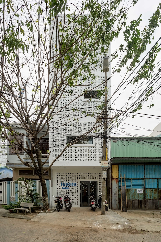 Fedora Hostel 31/35