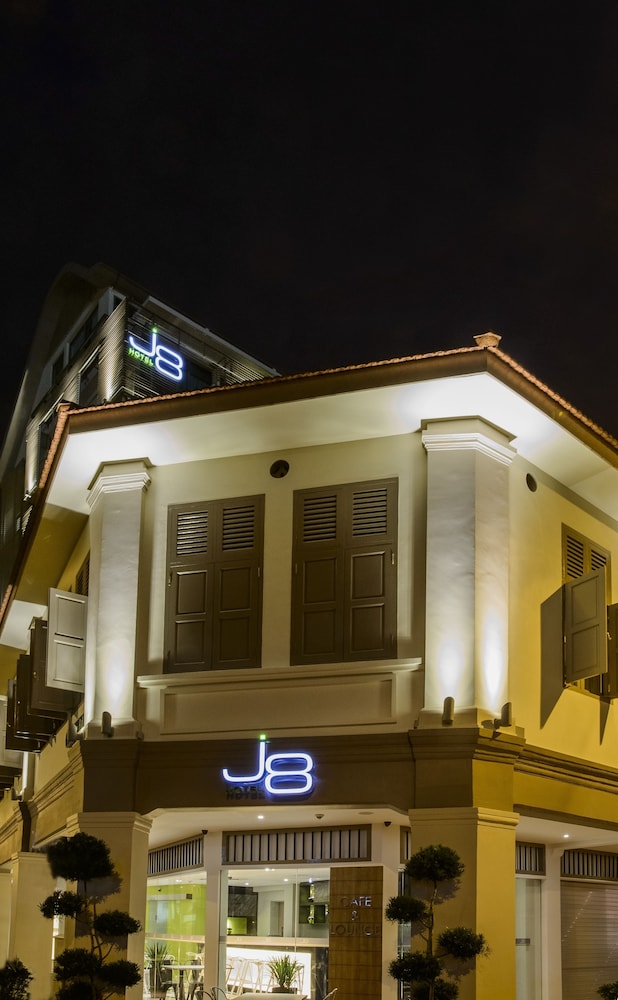 J8 Hotel 2/65