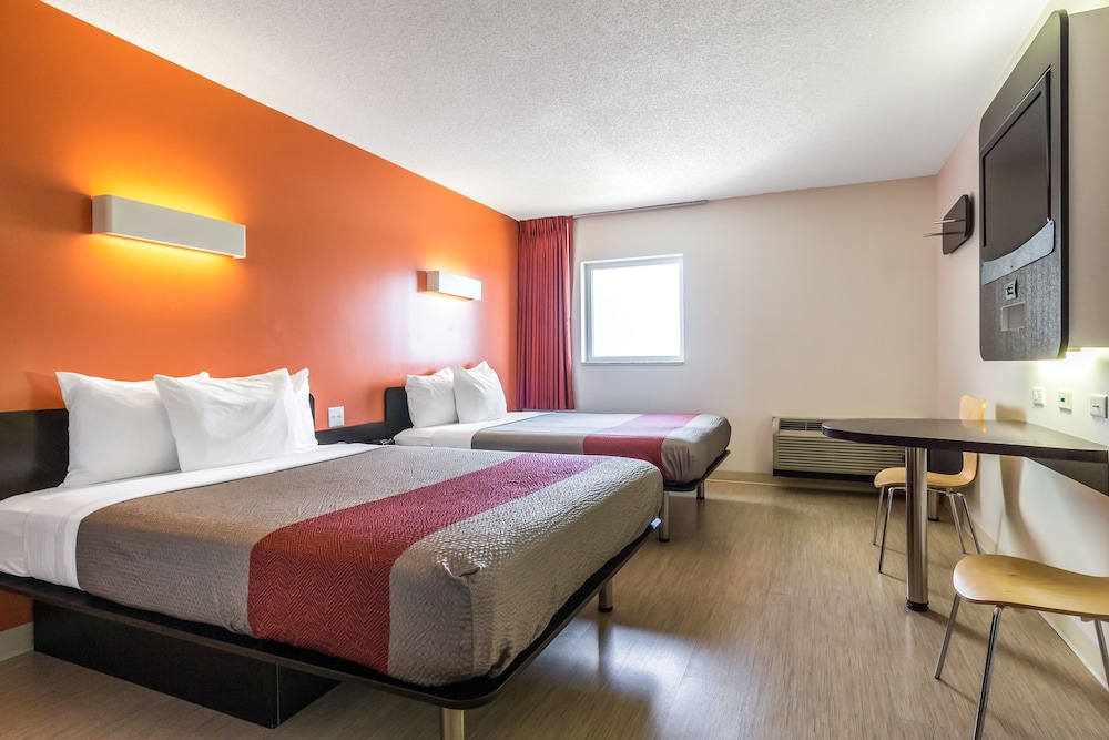 Motel6 Kingston, ON 28/62