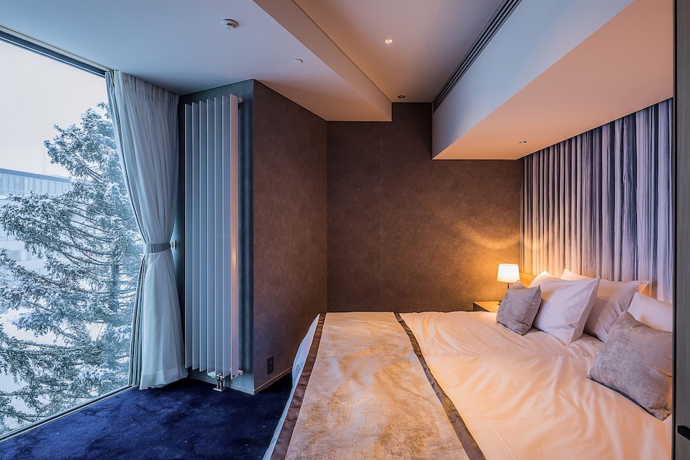 4 Bedrooms, Suite, 1 Queen and 4 Single Beds, Queen Murphy Bed