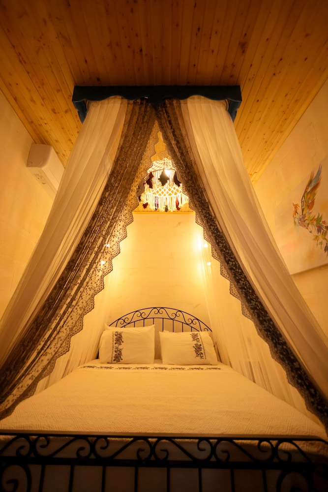 Astarte Hotel 4/50