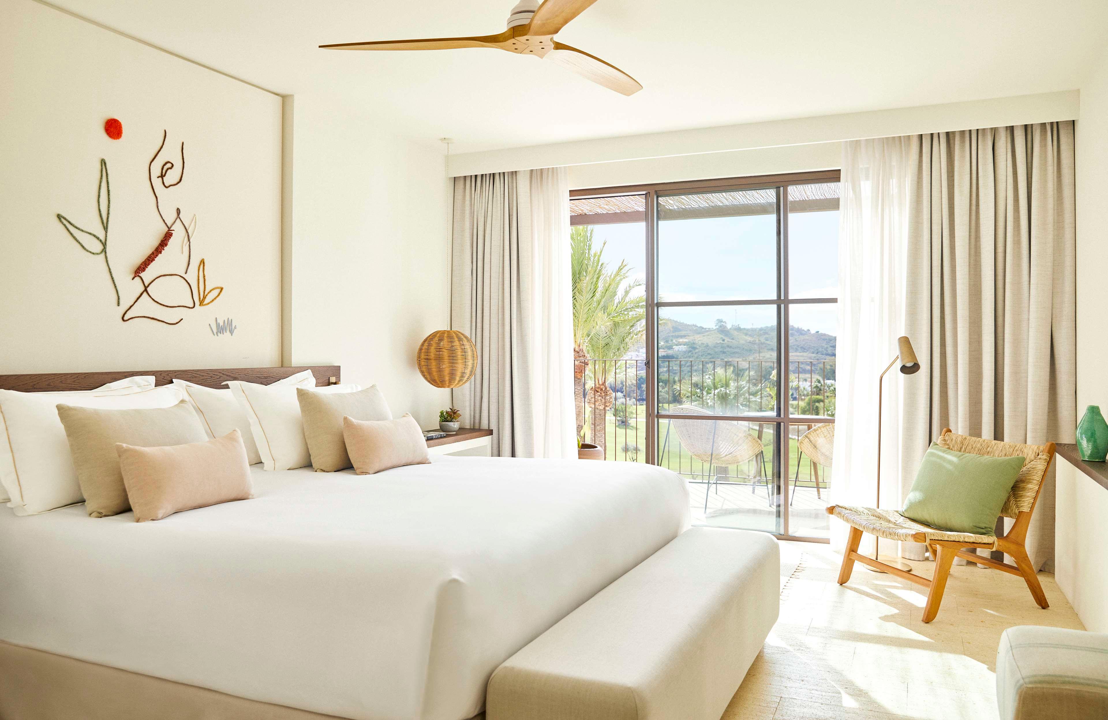 Room, Single, King Bed, Golf Course View