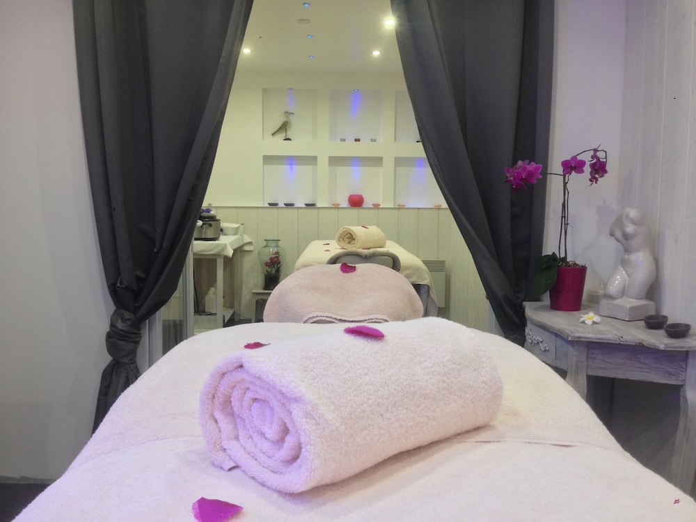 HOTEL RESTAURANT & SPA(FORMERLY PLAISIR PLAISIR) 13/50