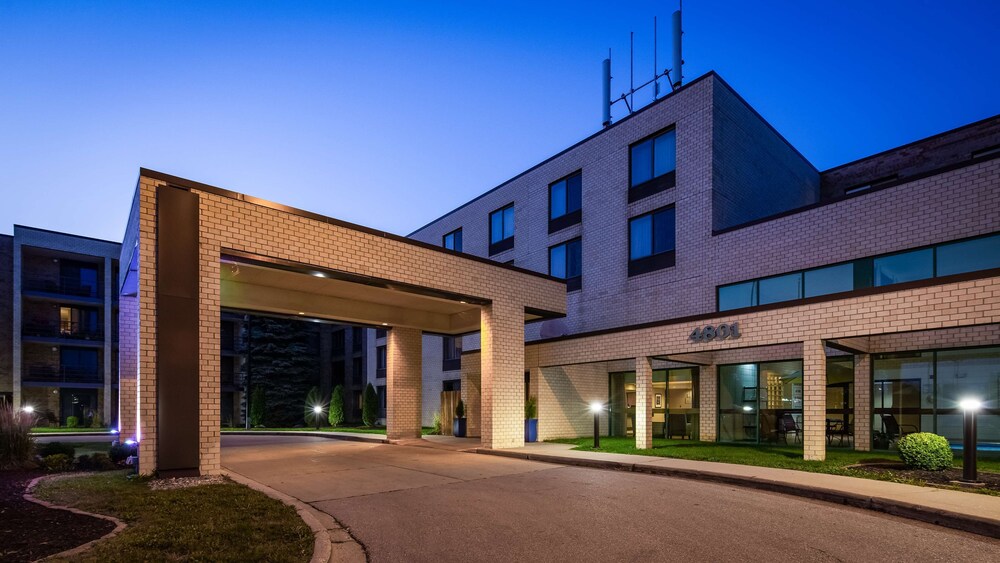 Best Western East Towne Suites 6/42