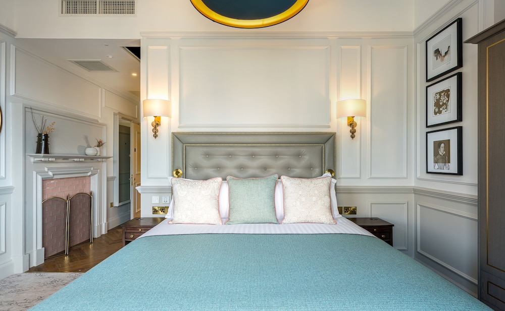 Room at Righ Residences, EDINBURGH
