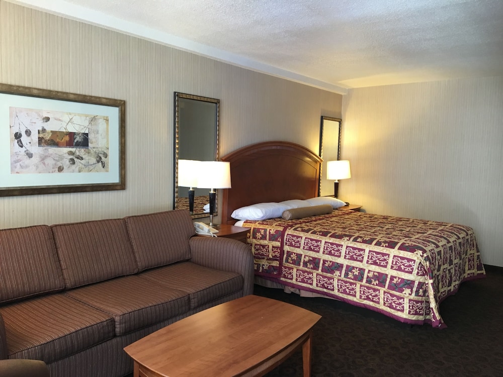 Royal Pacific Motor Inn 16/59
