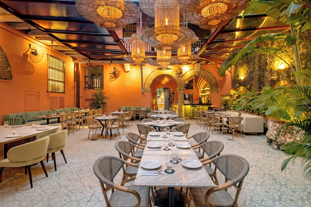 Hotel El Marques 50/62
