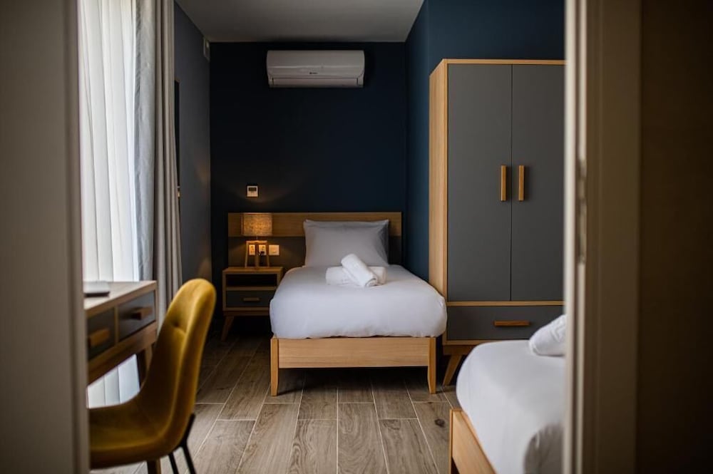 STANDARD, TWIN BEDS, ANNEX