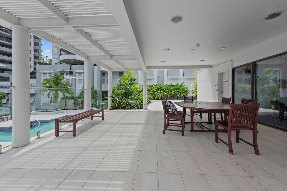 The Oasis Apartments 46/66