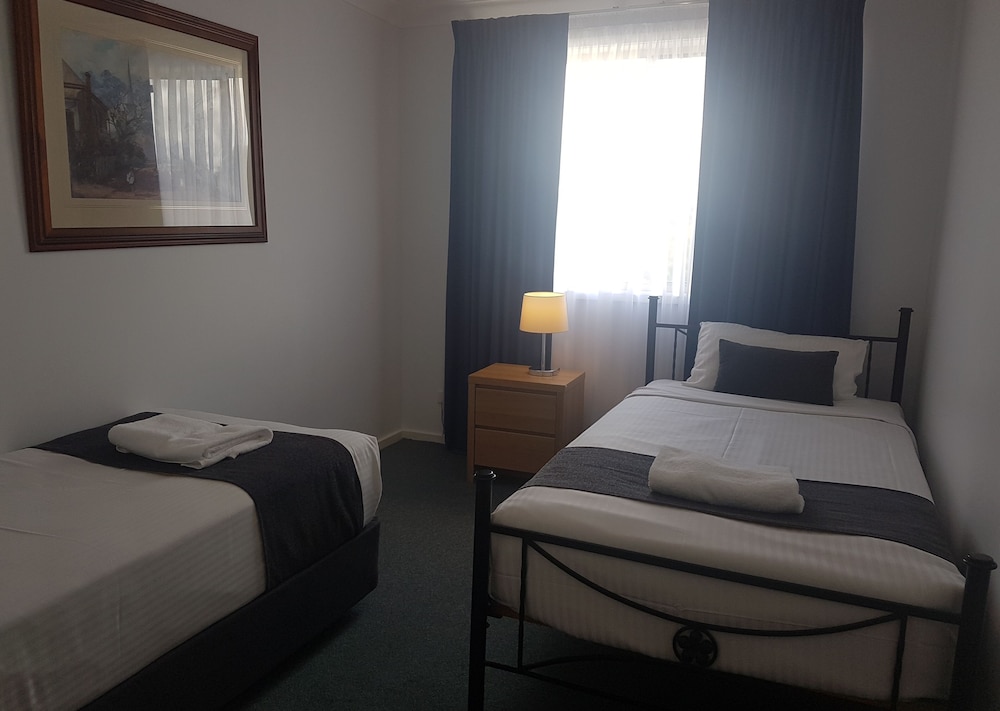 Mid City Motor Inn Singleton 11/47