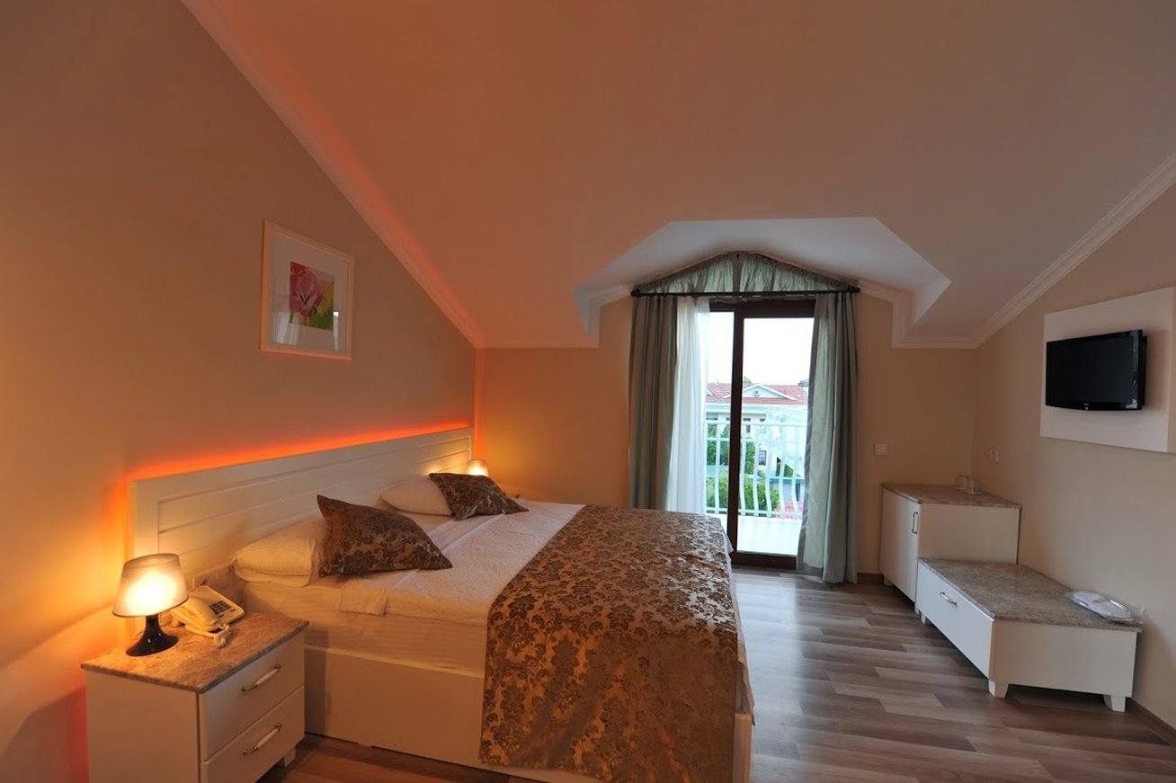 UNSAL HOTEL 8/45