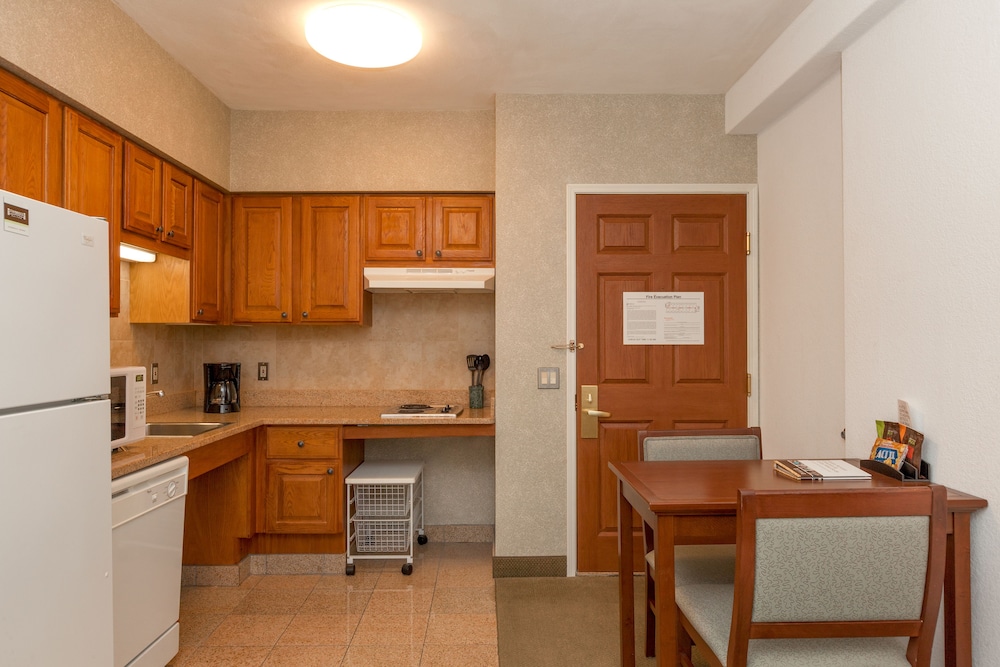 Staybridge Suites San Antonio-Airport 43/56
