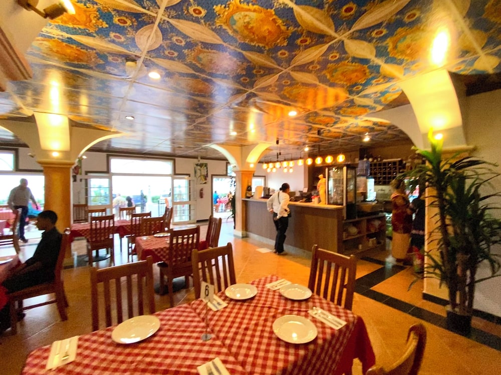 Little Italy Hotel 42/74