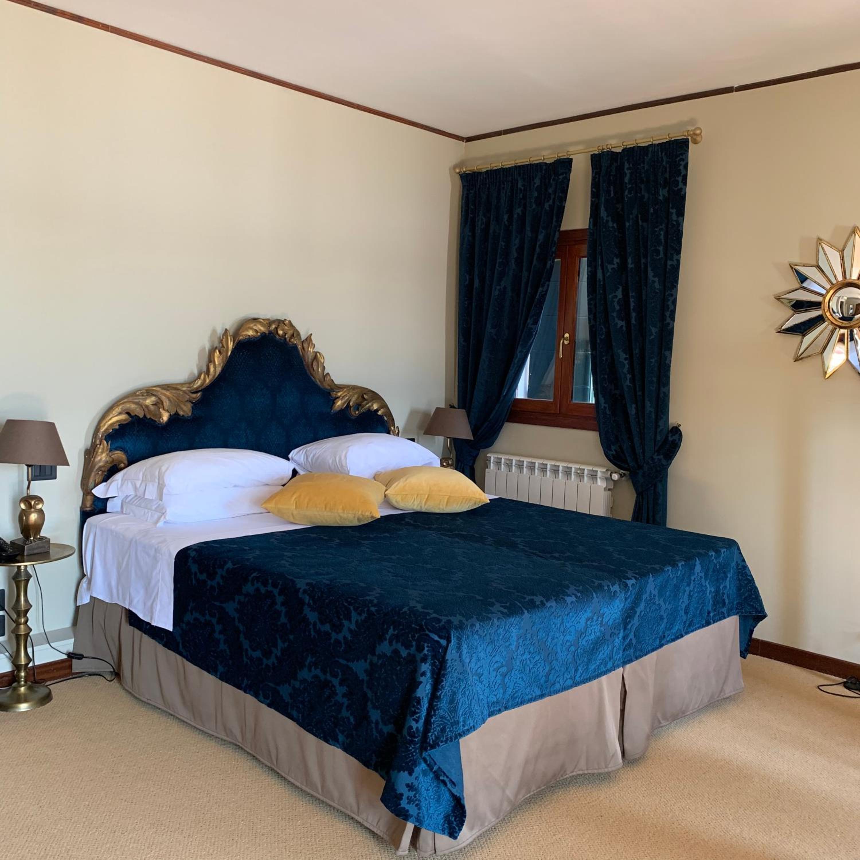 SUPERIOR, DOUBLE OR TWIN BED, CANAL VIEW