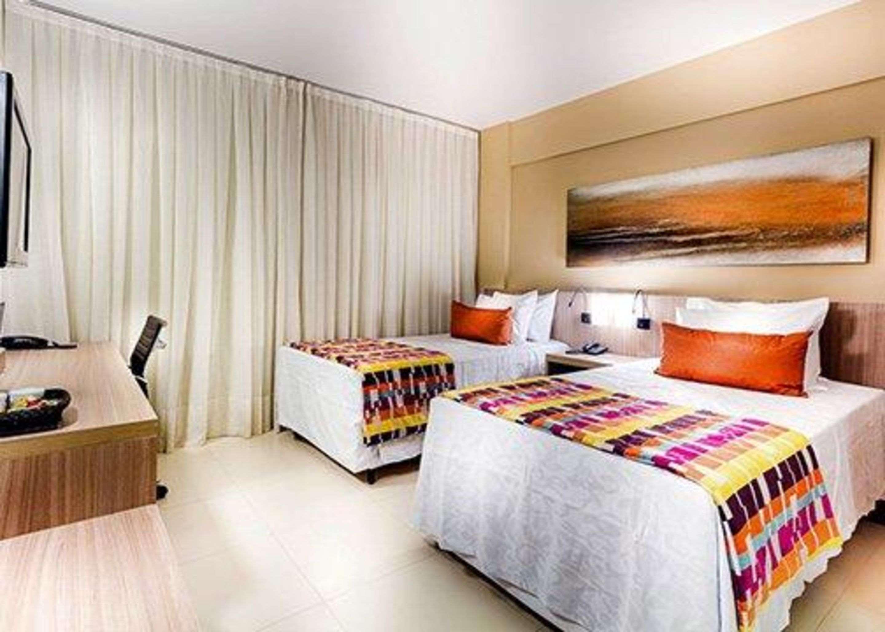 UPGRADE, TWIN BEDS
