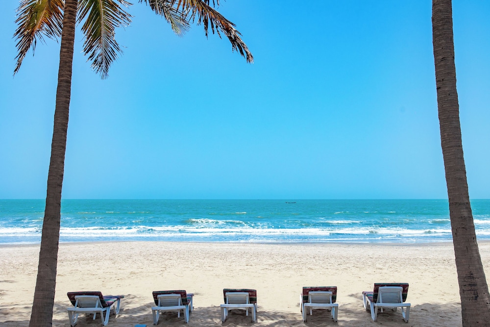 Bungalow Beach Hotel 44/58