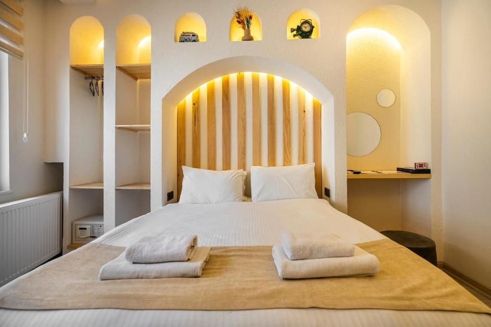 Hotel Emir 16/50