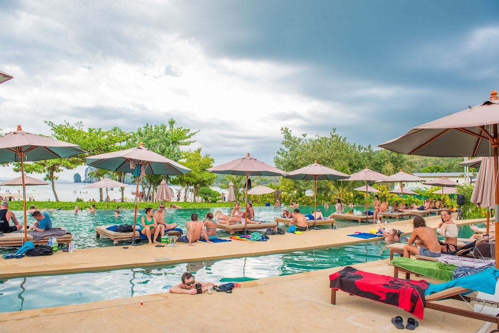 Pp Charlie Beach Resort 9/60