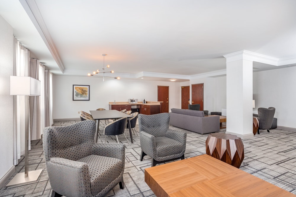 Holiday Inn Lafayette-City Centre 33/47
