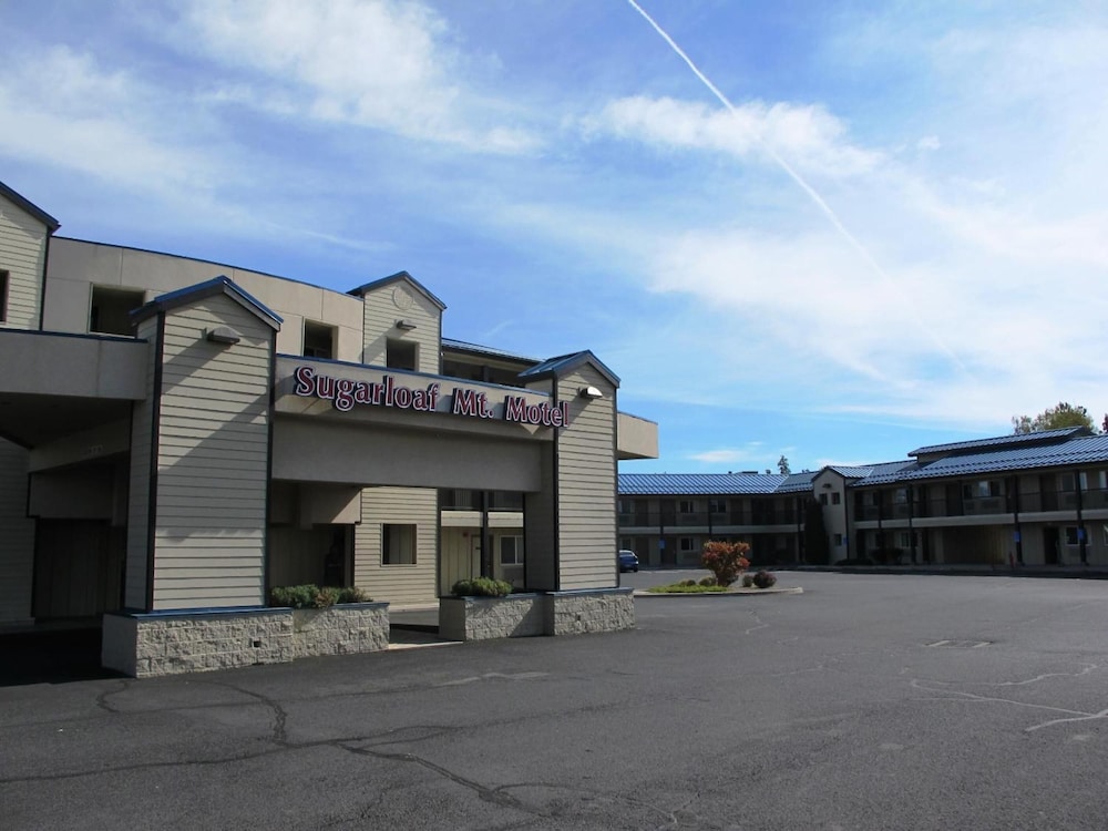 Sugarloaf Mt. Motel 4/40