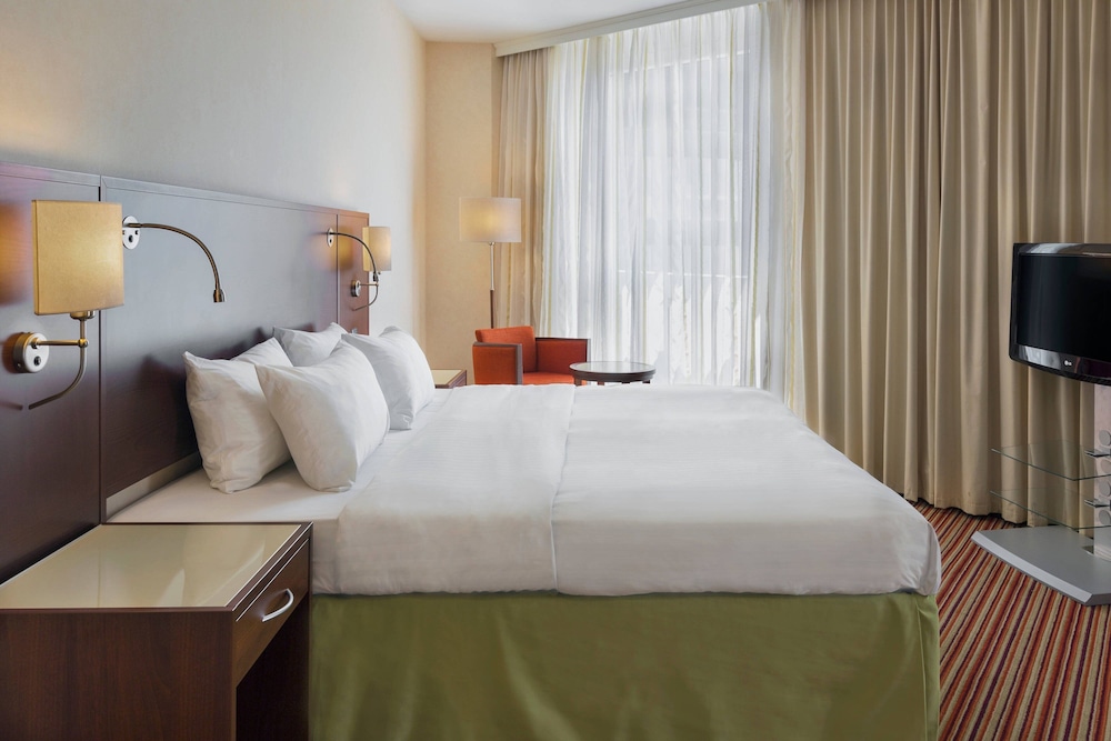 Courtyard by Marriott Basel 12/32