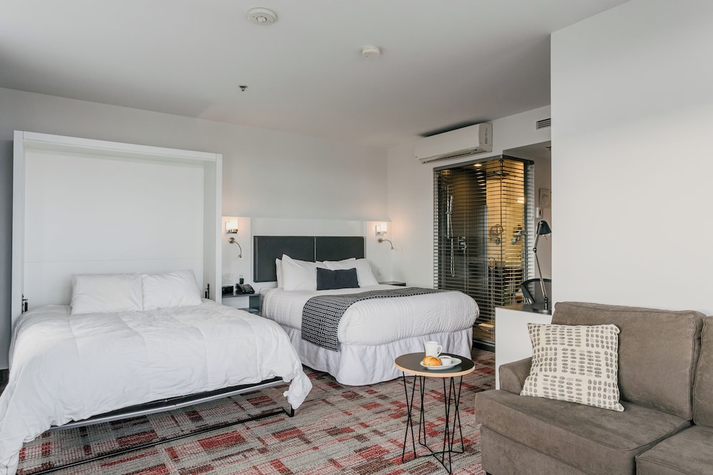 Signature, Suite, King Bed, Murphy Bed, Sofa