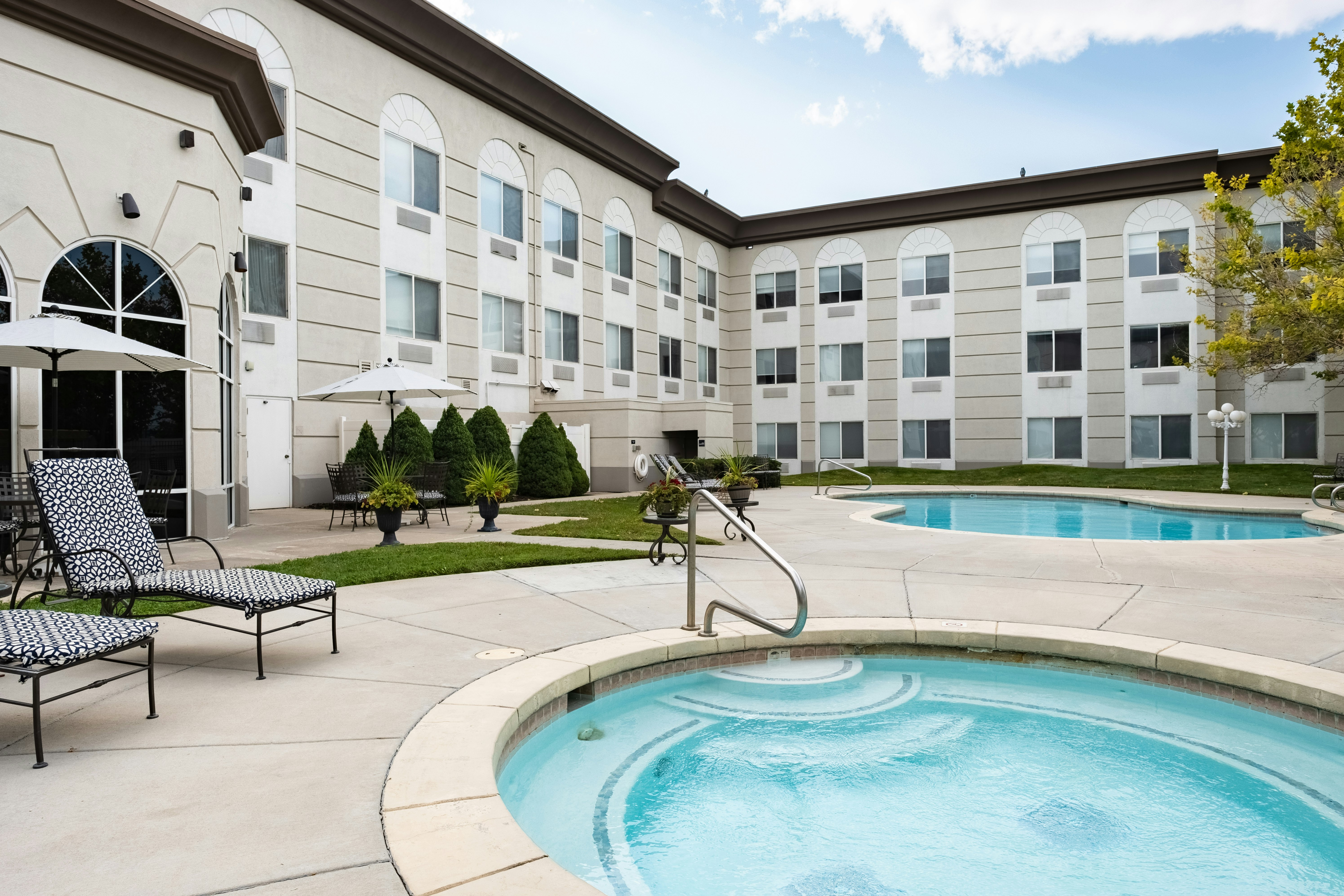 Hampton Inn Suites Salt Lake City Airport 38/82