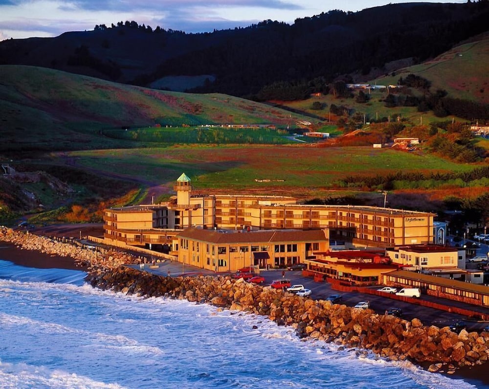 Pacifica Lighthouse Hotel Trademark Collection by Wyndham 35/36