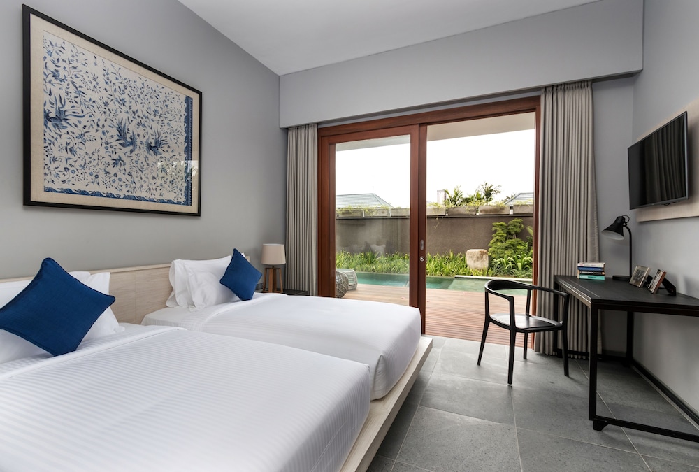4 BEDROOMS, VILLA