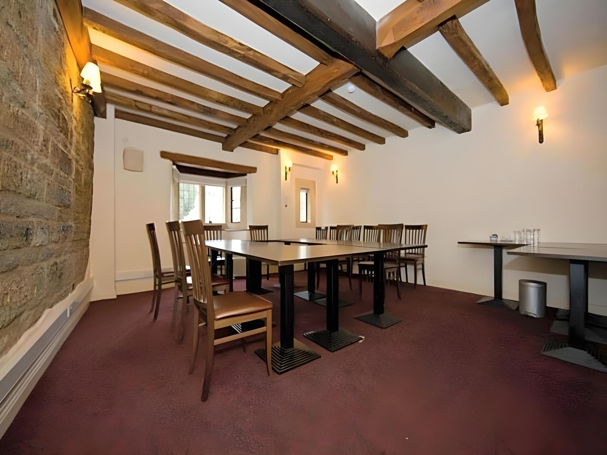 Mullions Guest House 12/21