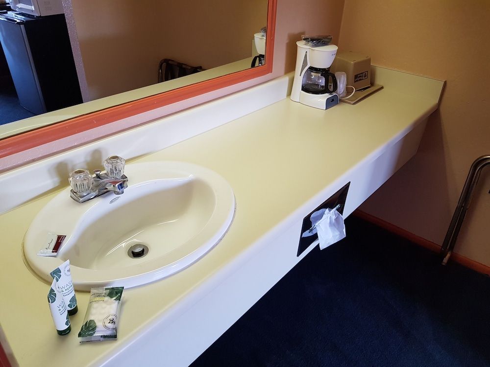 Budget Host Inn Eastland 54/56
