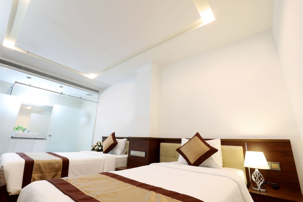 Superior, Twin Beds, No Window