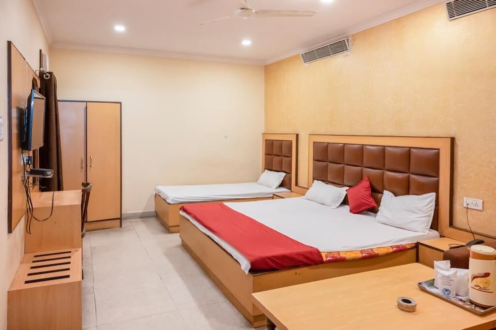HOTEL PRAYAG 17/55