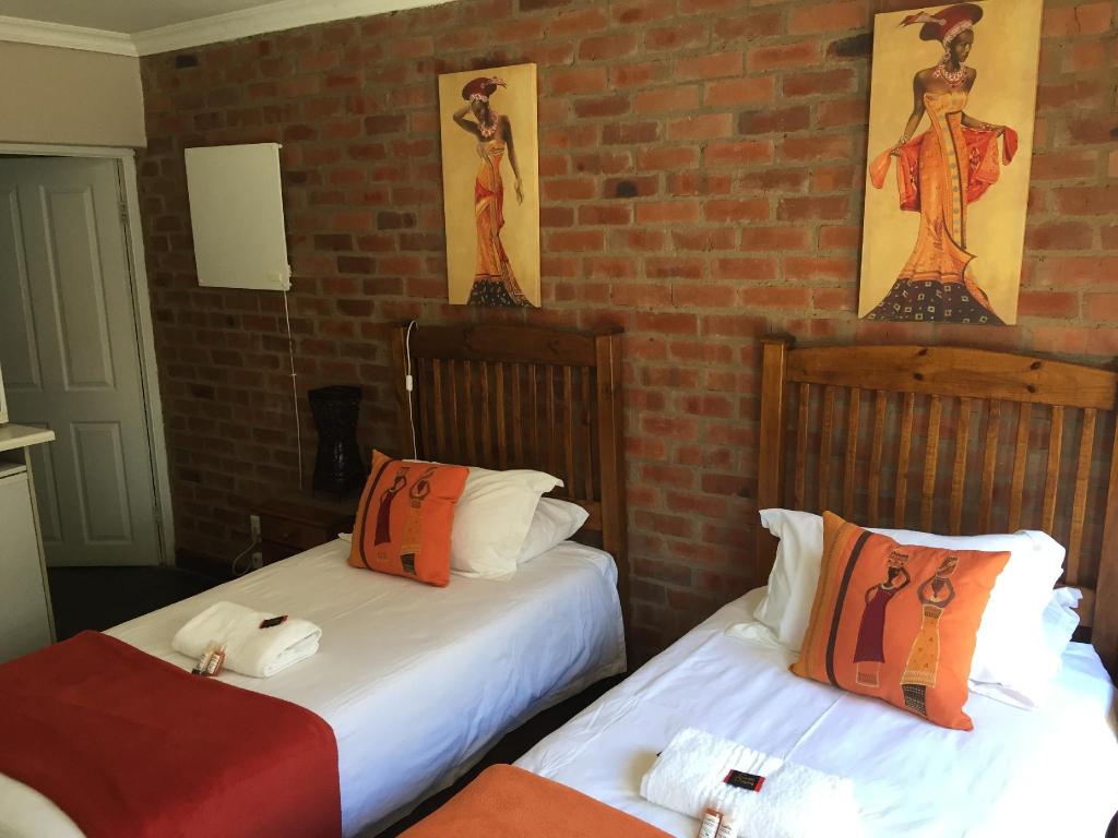 Travellers Nest Guesthouse 24/93