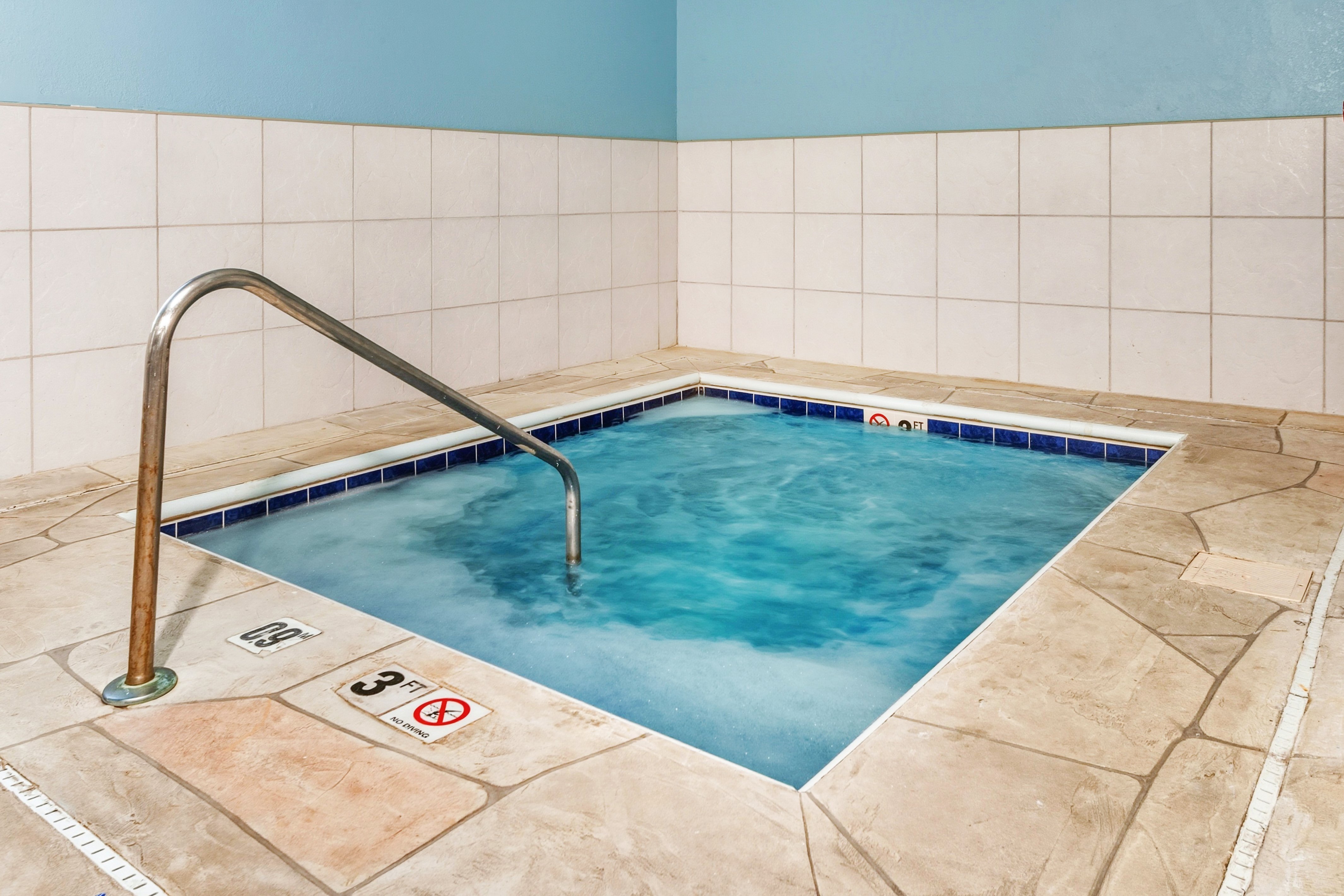 Holiday Inn Express & Suites Bloomington - Normal, an IHG Hotel 40/69