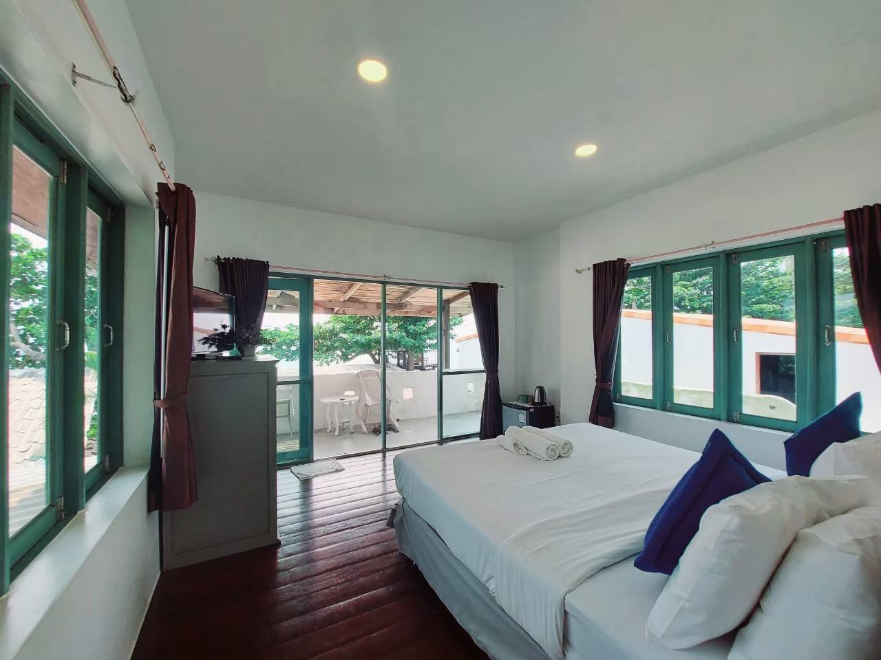 Comfy, King Bed, Sea View