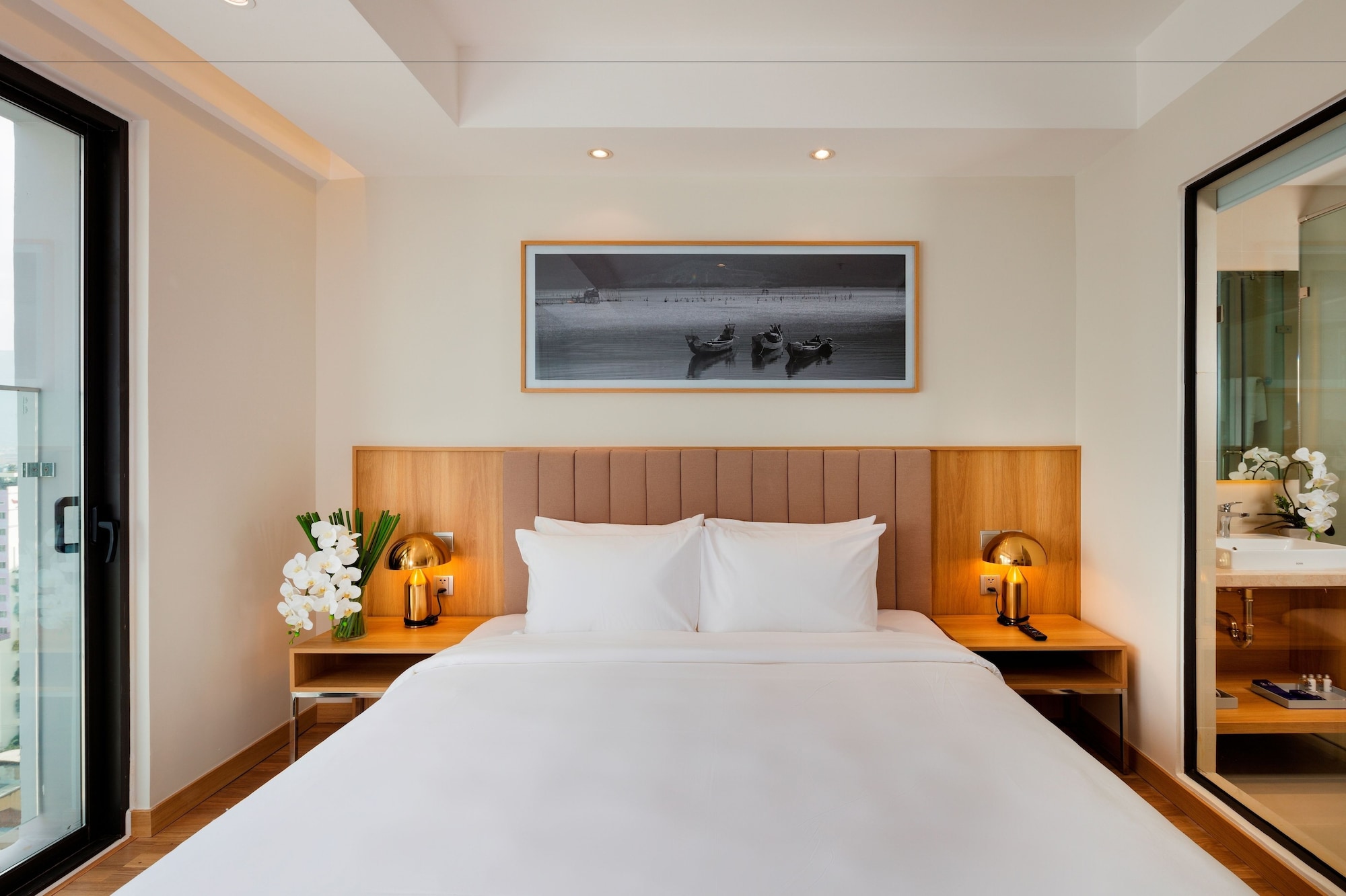 SENIOR, DELUXE, DOUBLE BED, CITY VIEW, BALCONY