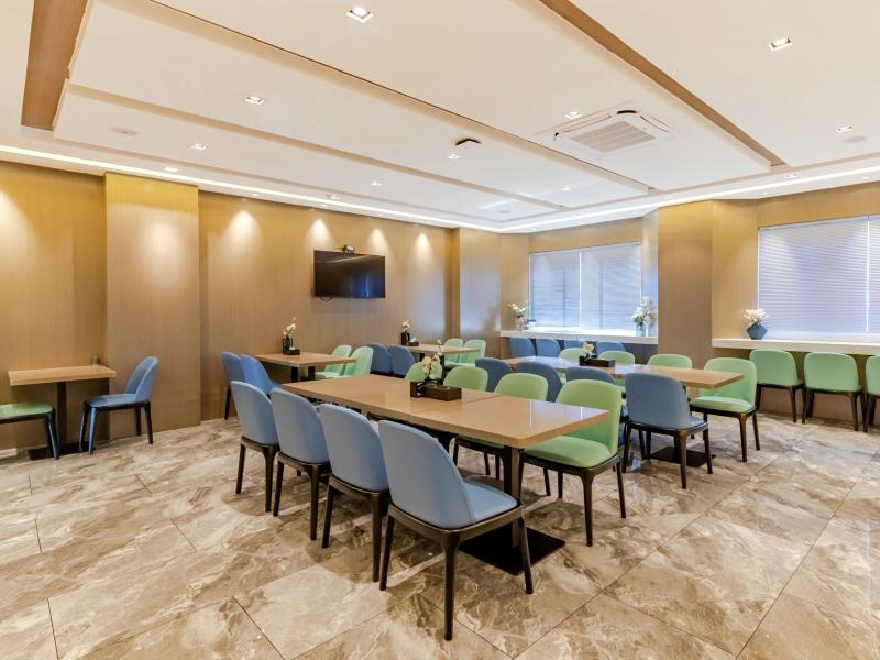 GreenTree Eastern Chizhou Changjiang Middle Road RT-Mart Hotel 38/45