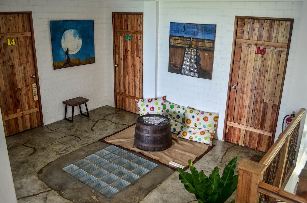 Cabins By Eco Hotel Tagaytay 54/67
