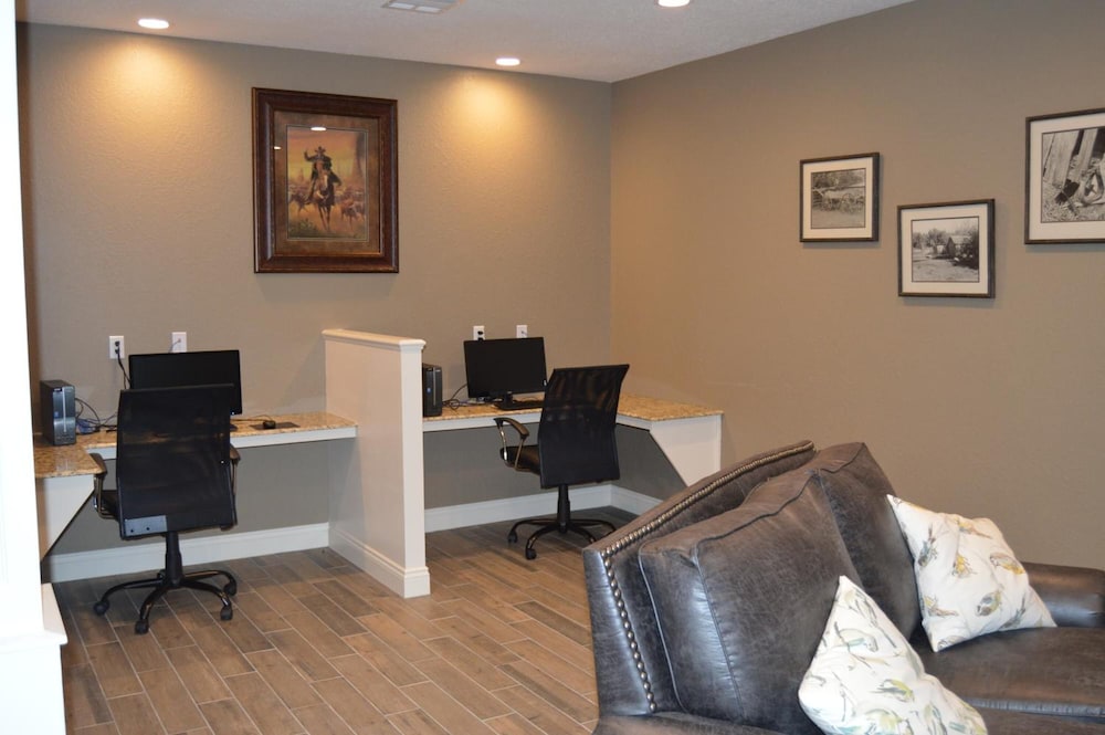 Heritage Place Hotel & Suites 40/48