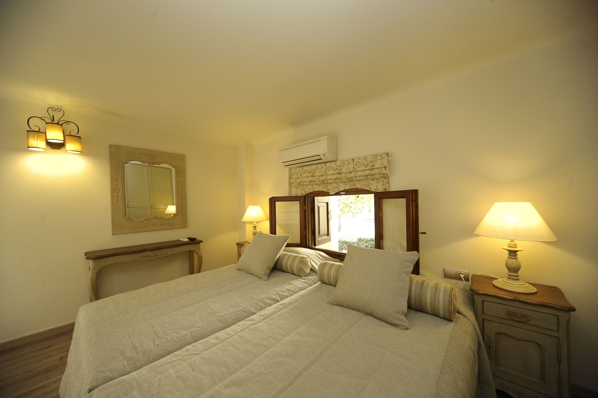 DUPLEX, MAISONETTE
