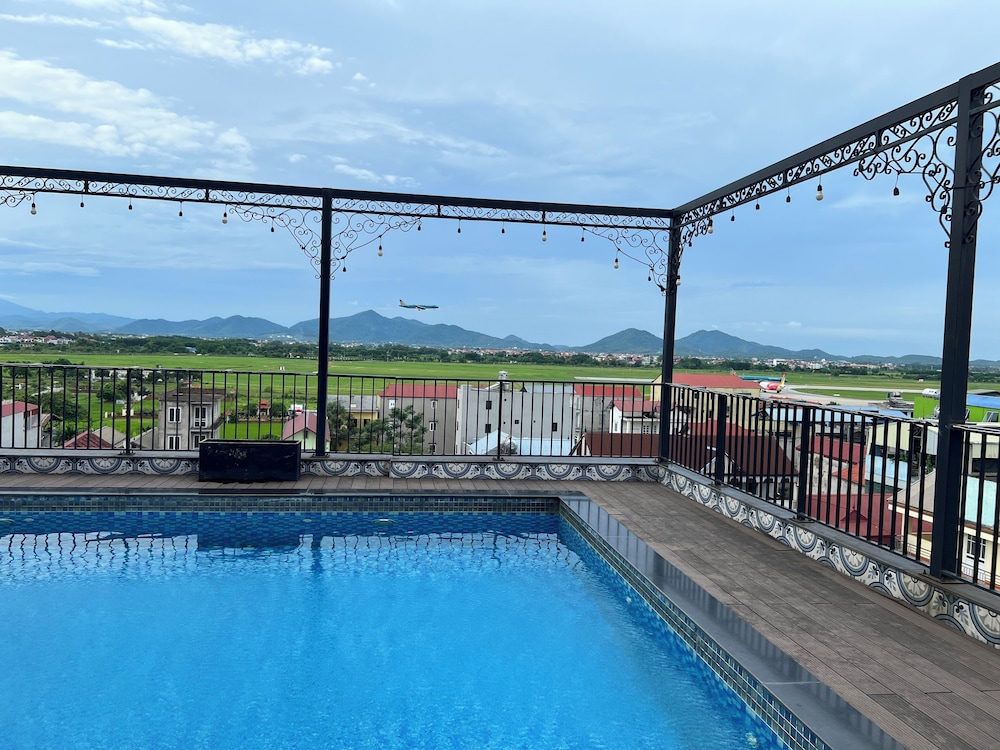 Paragon Noi Bai Hotel and Pool 44/49