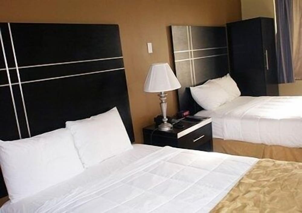 The Prince Hotel 13/19