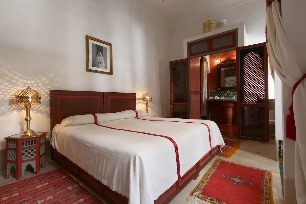 RIAD ZINEB 19/47